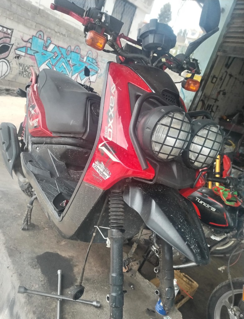 Trabajo en Scooter Roja